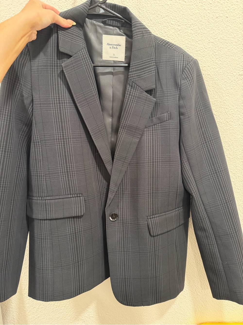 Abercrombie & Fitch women’s classic suiting blazer in black plaid